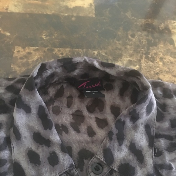 Torrid size 1 blouse - Picture 2 of 2